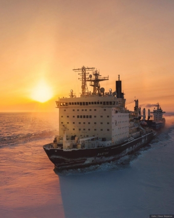 «Вайгач»: Не просто судно, А легенда в металле! 🚢✨