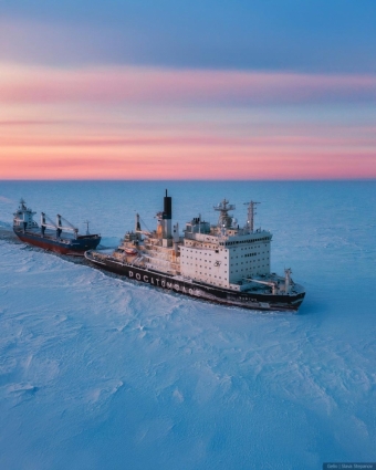 «Вайгач»: Не просто судно, А легенда в металле! 🚢✨