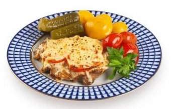 Мясо по-французски с маринованными овощами