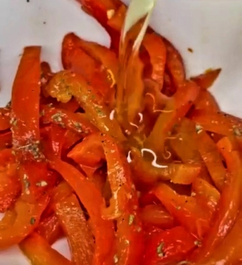 Брускеты с запеченным перцем. Питательный и вкусный завтрак.