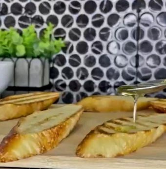 Брускеты с запеченным перцем. Питательный и вкусный завтрак.
