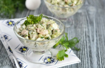 Салат с тунцом яйцом и огурцом