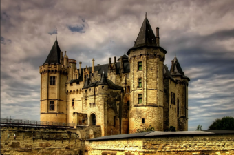 Насколько сложно было отапливать средневековые замки?