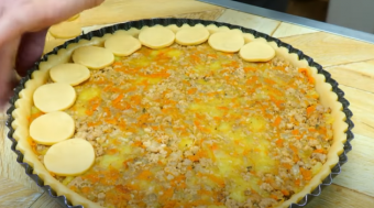 Вкуснейший мясной пирог с картошкой
