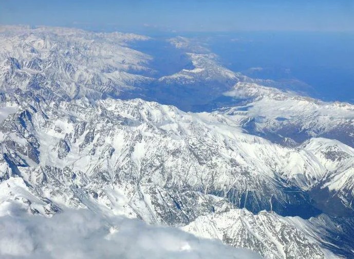 Является ли вершина Шишабангма восьмитысячником?