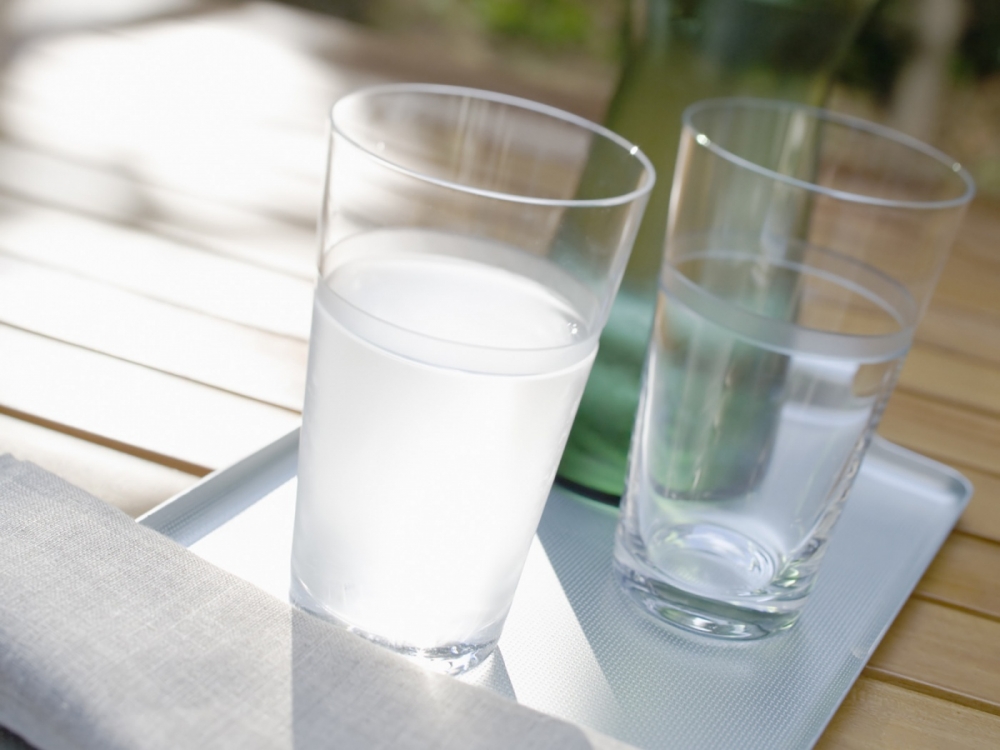 Чем сопровождается разбавление молока водой?