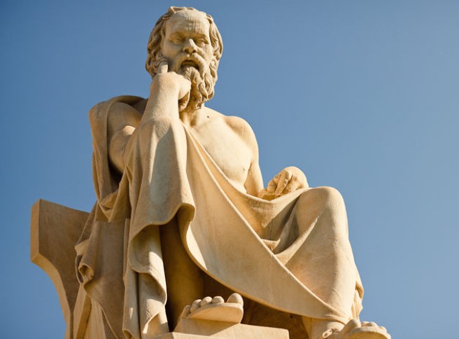 Какое животное Сократ хотел бы принести в жертву богу Асклепию перед смертью?