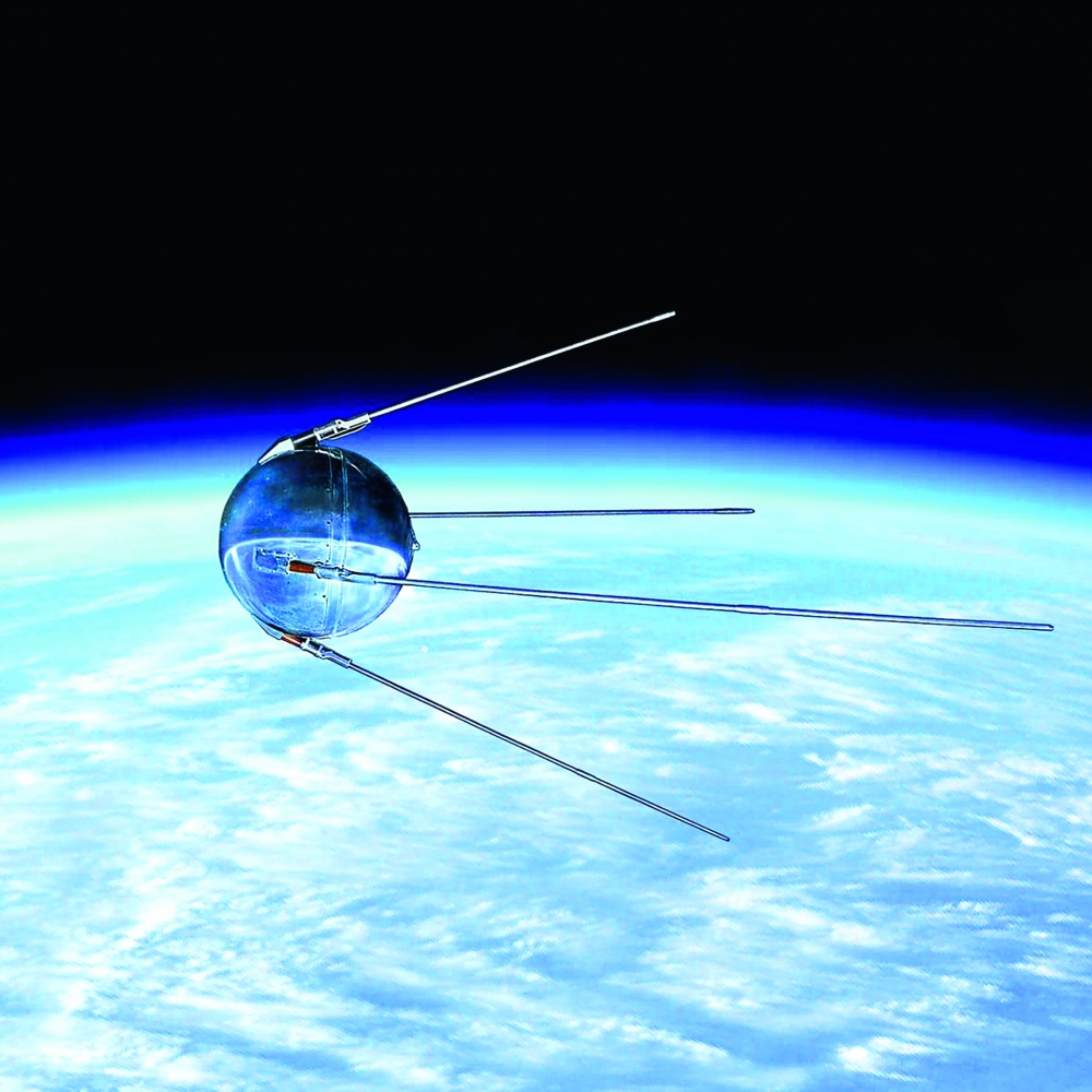 Первый запуск искусственного спутника Земли произошел…