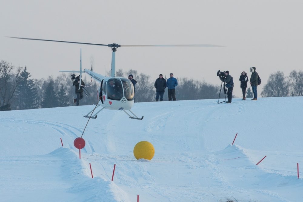 В России придумали играть в гольф на вертолетах.