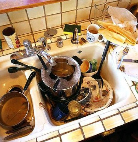 Если бы вы были дежурным по кухне, и вдруг вам сказали: «В раковину грязную посуду не складывай. Как бы вы поняли это требование?