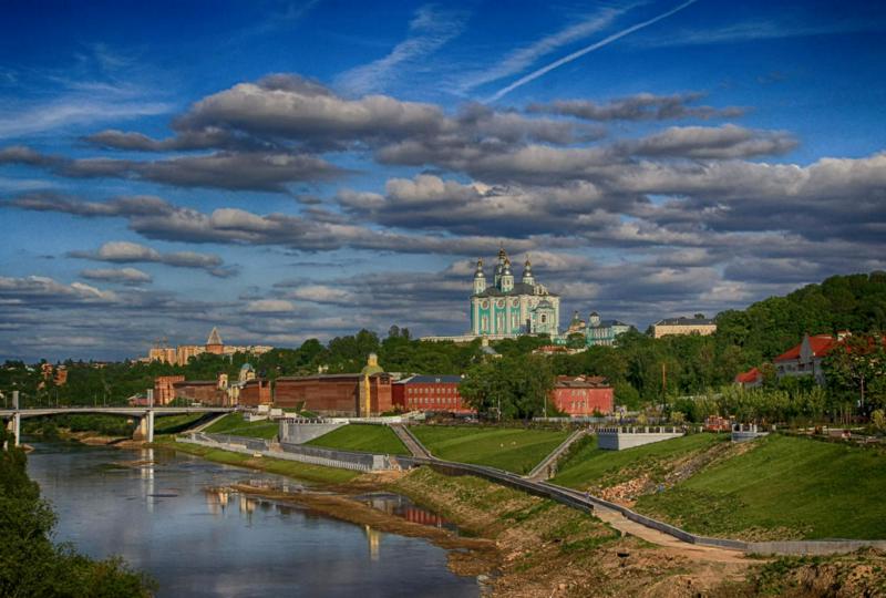 Для защиты города в конце XVIв. Была выстроена кирпичная крепость. Руководил строительством знаменитый русский зодчий Фёдор Савельевич Конь. О каком городе идет речь?