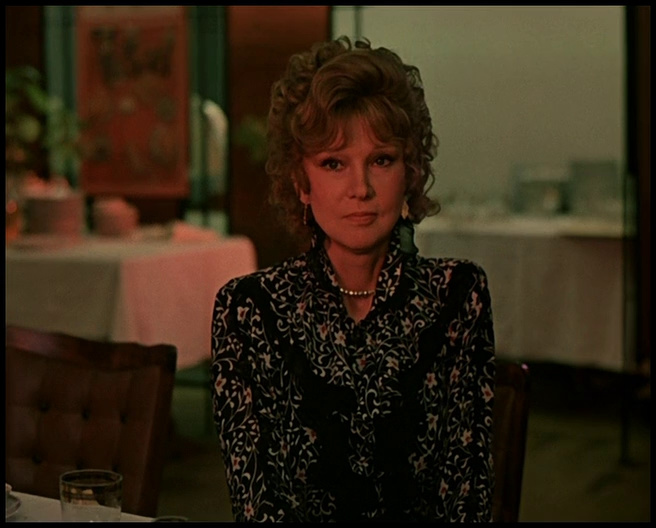 Кем работает жена Платона, которая насмерть сбила человека, а Рябинин взял ее вину на себя?