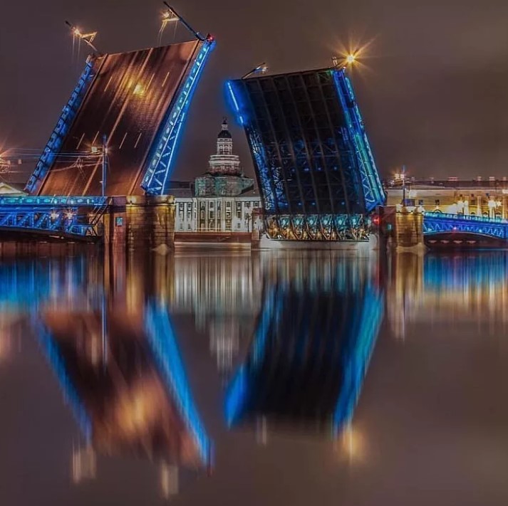 Укажите ближайшую станцию метро от моста Мало-Калинкин