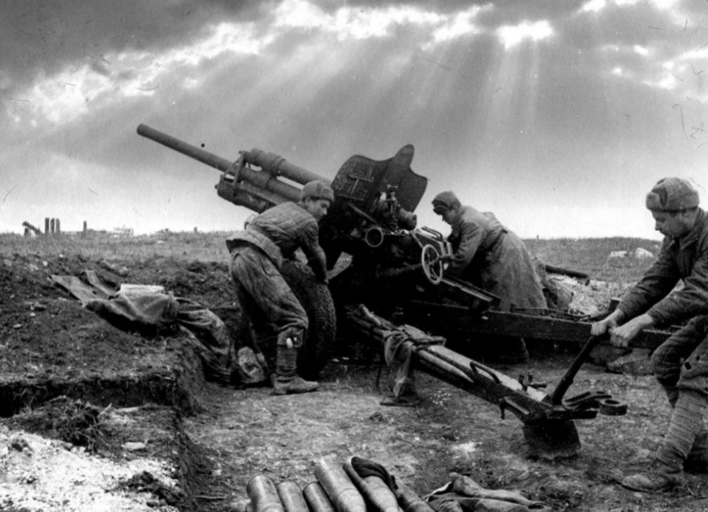 День полного освобождения Ленинграда от вражеской блокады — это ...