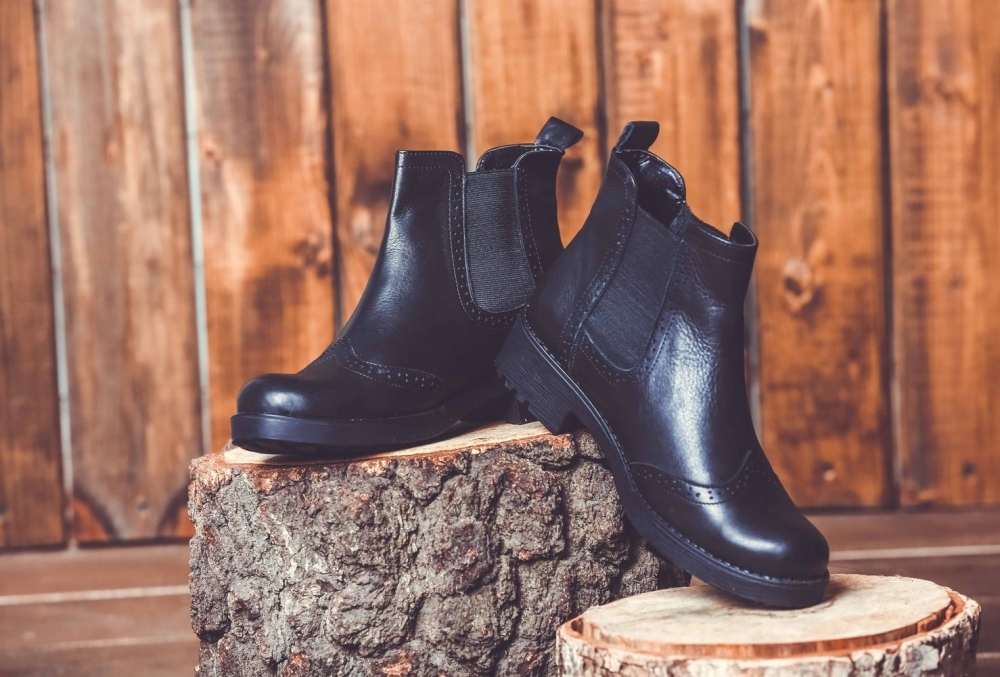 Как называются ботинки со вставкой по бокам эластичной резинки, благодаря чему не требуется ни шнуровка, ни молния?