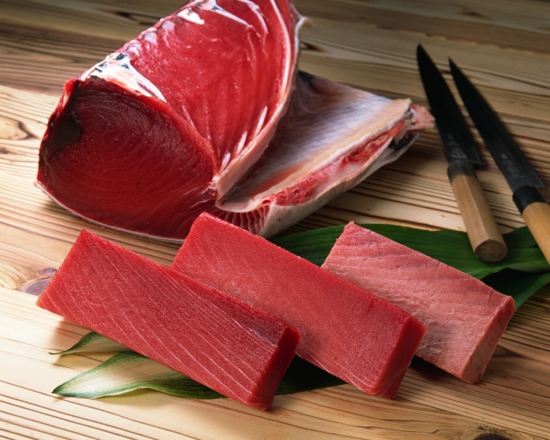 На что благоприятно влияет мясо тунца?