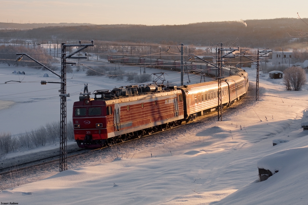 Первый электровоз который проехал от Петербурга до Москвы был: