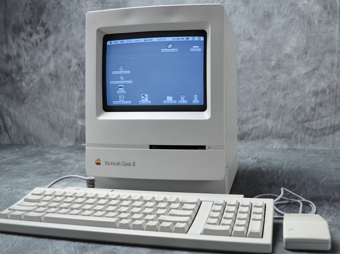 Первым изображением на Macintosh оказался диснеевский персонаж Микки Маус.