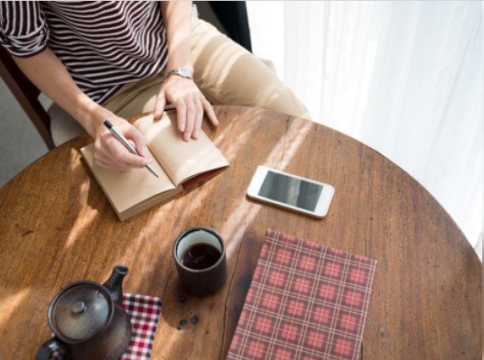 Выберите указательное местоимение.