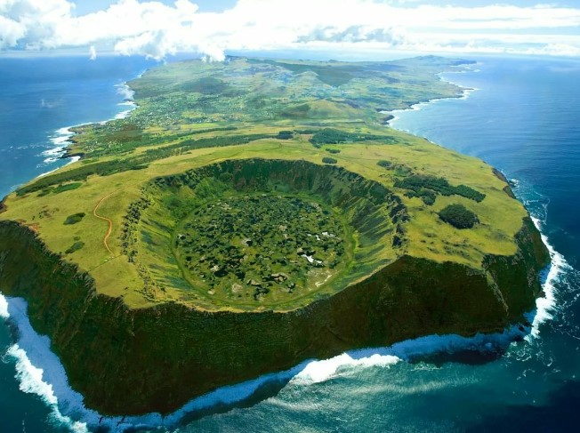 Сколько городов расположено на острове Пасхи?