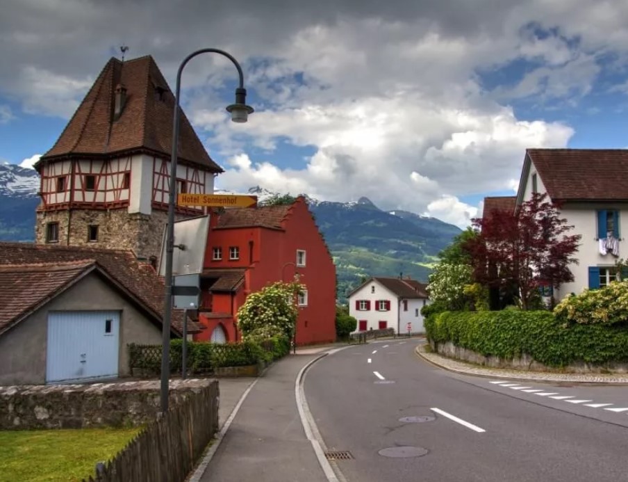  С каким государством ассоциирован Лихтенштейн?