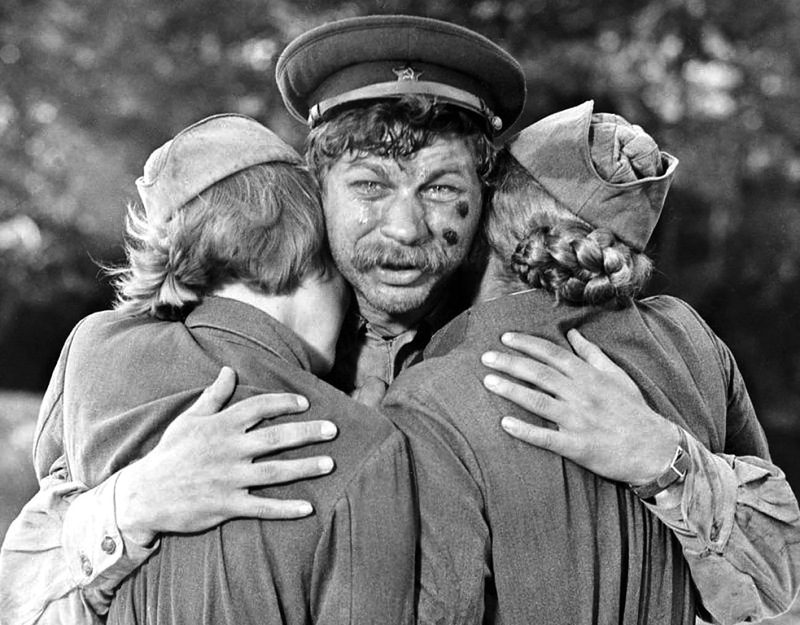  Кем были девушки взвода в повести Бориса Васильева «А зори здесь тихие»?