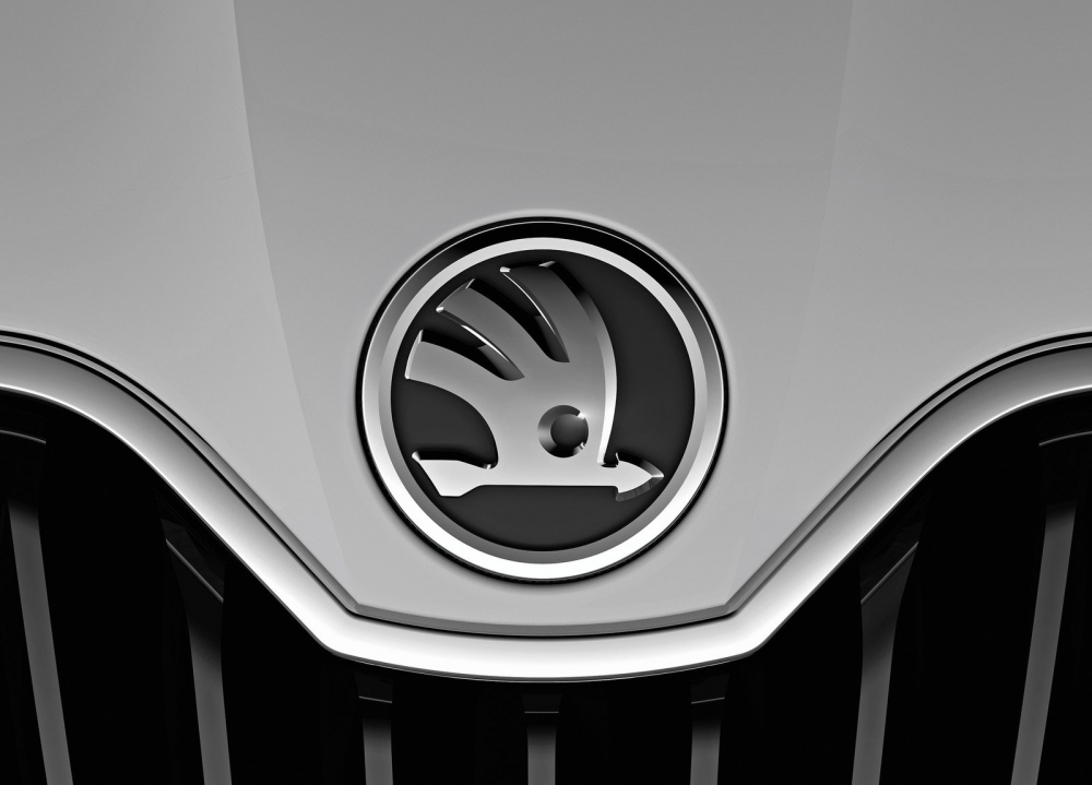 Что символизирует стрела на эмблеме автомобилей Skoda?