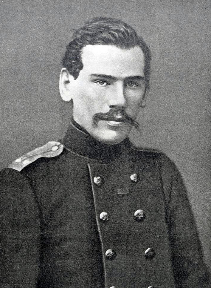 В каком роде войск служил Лев Николаевич Толстой?
