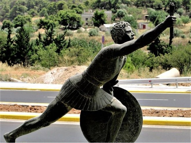 Какой бог явился афинянину Фидиппиду, когда он бежал в Спарту за помощью против персов?