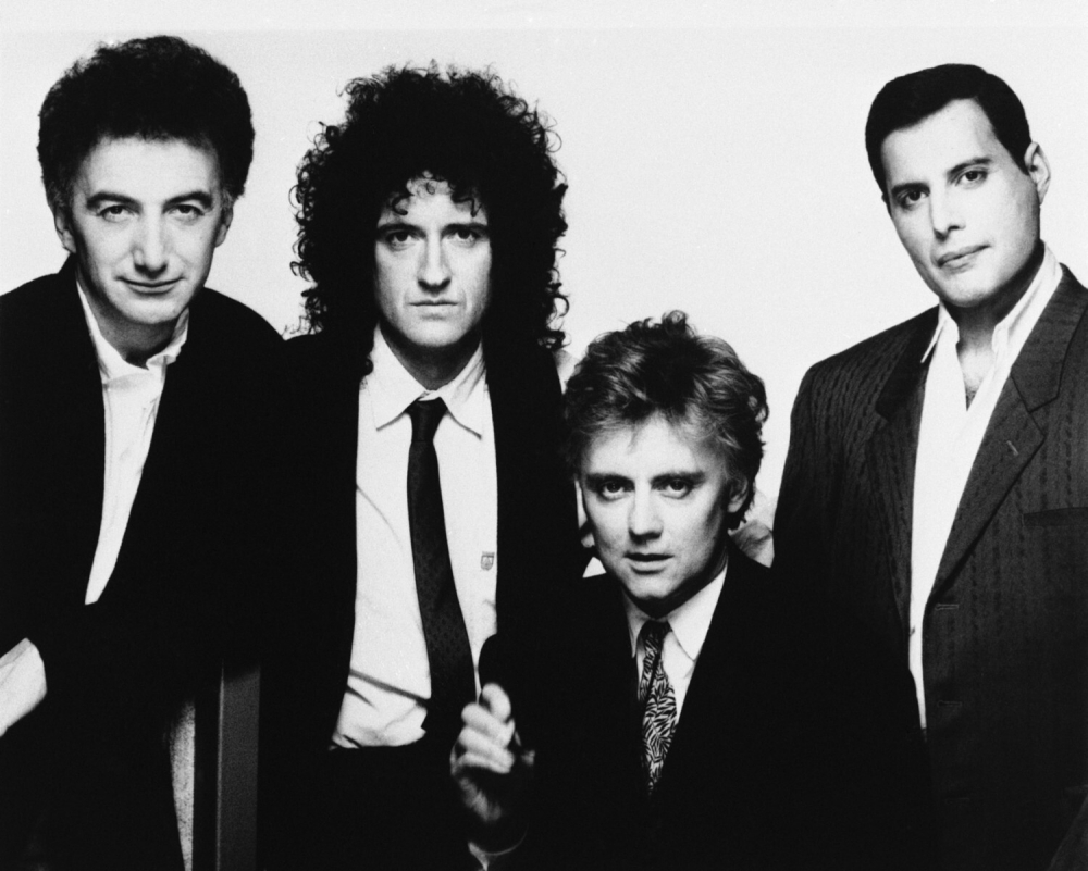 Сколько студийных альбомов насчитывает дискография Queen?