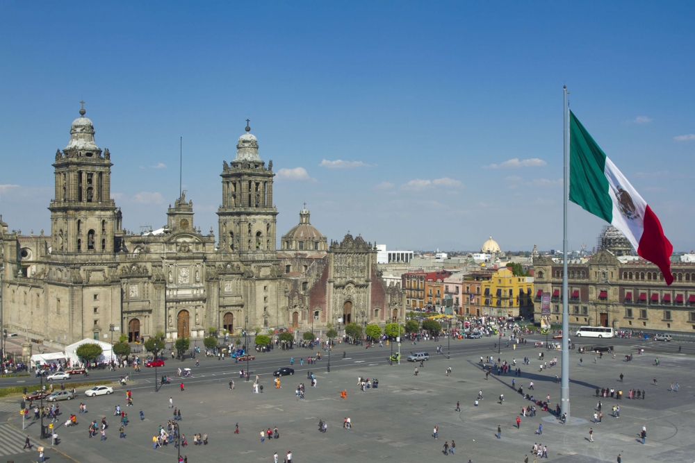 По одной из версий, название города Мехико происходит от имени ацтекского бога ...