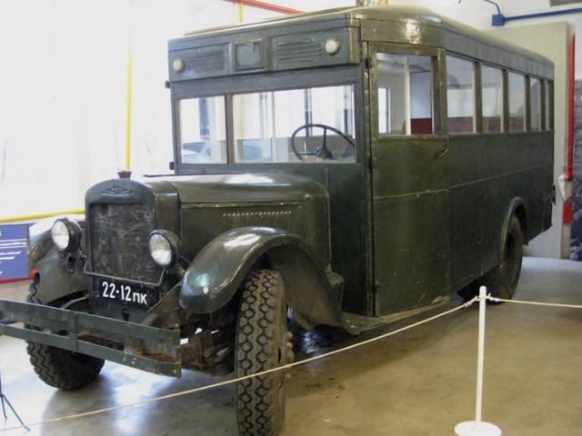 А этот микроавтобус снимался в одном из самых известных советских фильмов.