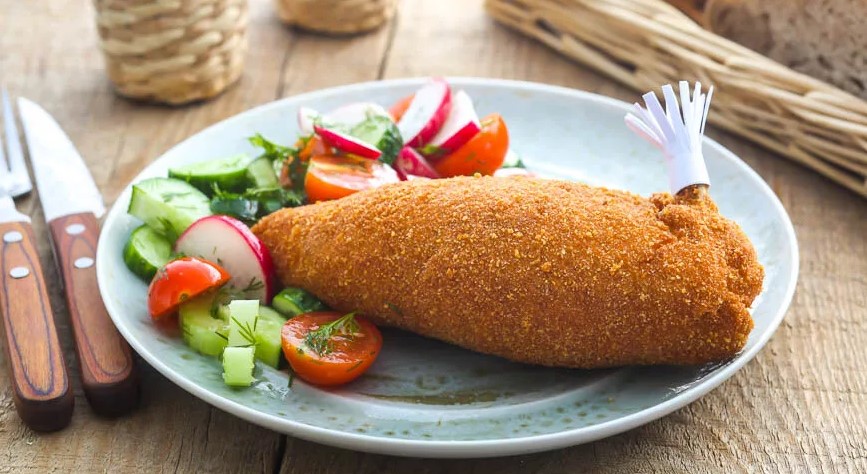 Из какого мяса готовят котлеты по-киевски?