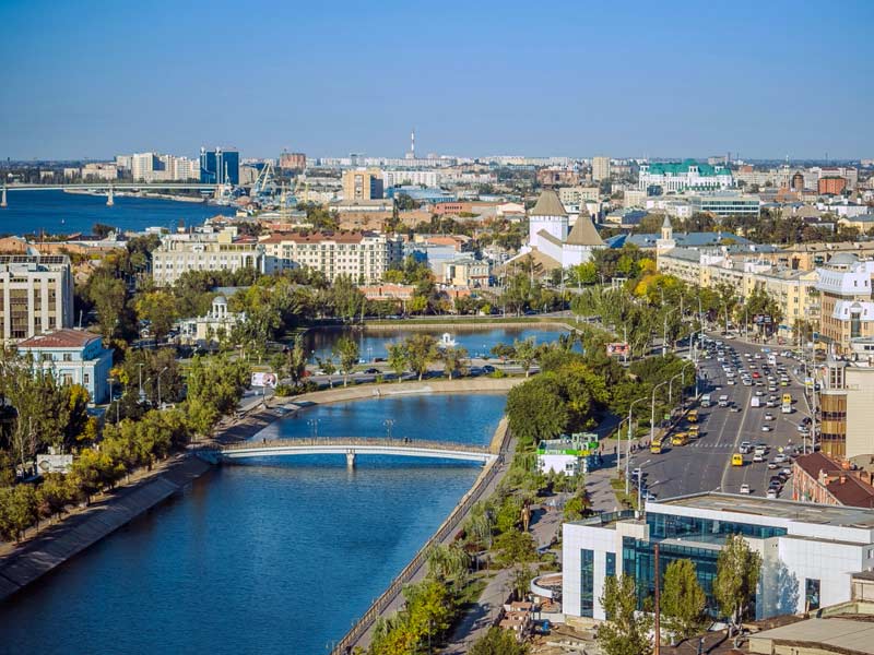 Рыболовы поставляли свою добычу во все районы страны. Особую ценность имела и имеет знаменитая черная икра осетровых рыб. В каком городе ведется их добыча?