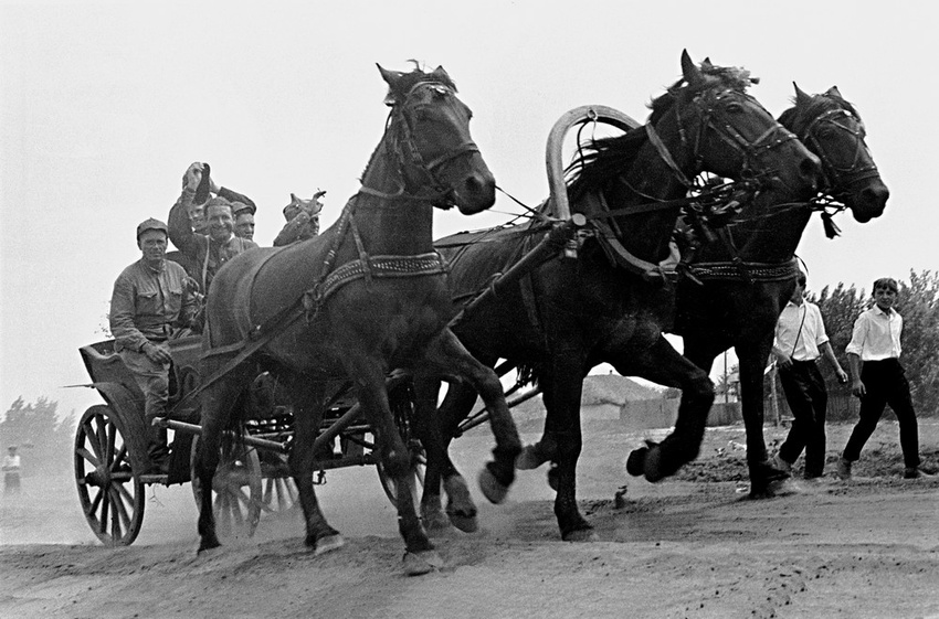 Какой вид транспорта первым пришел на смену конному?