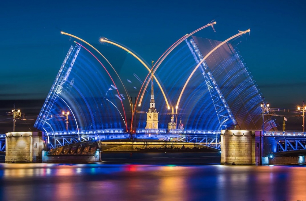 Какое название получил Дворцовый мост после переименования в 1917?