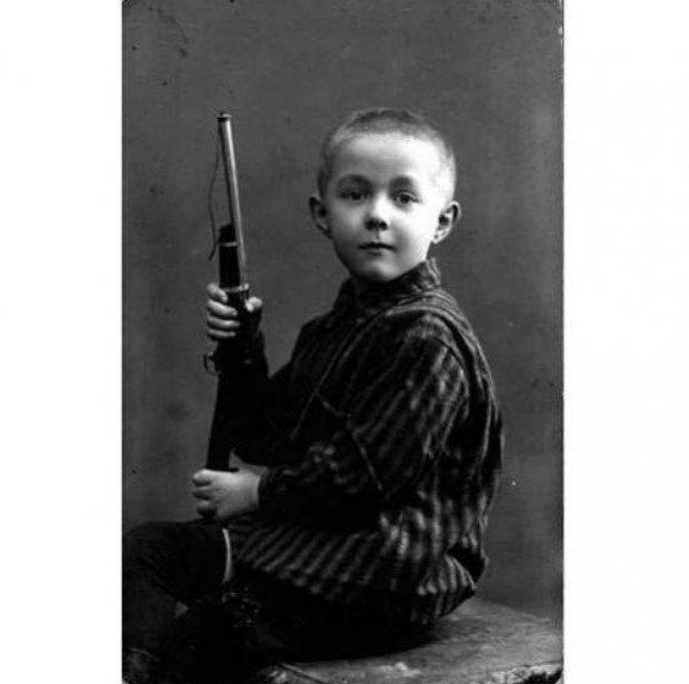  Этот писатель родился в семье крестьянина, выходца с Северного Кавказа.