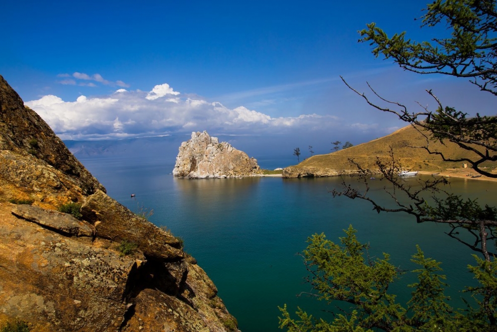 Какой из этих островов является островом озера Байкал?