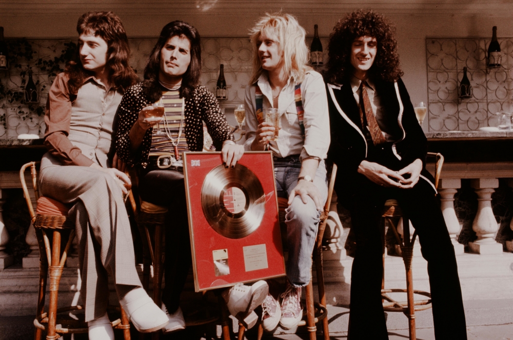 В Великобритании песню Queen назвали песней тысячелетия. Какую именно?