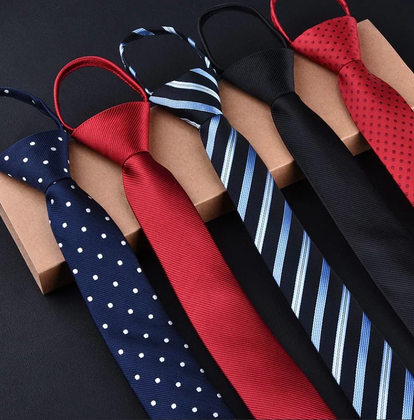   Один из видов галстуков называется скинни. Какой он формы?