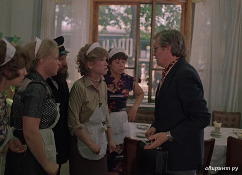 Кто предлагает Вере раздеться быстро и самостоятельно?