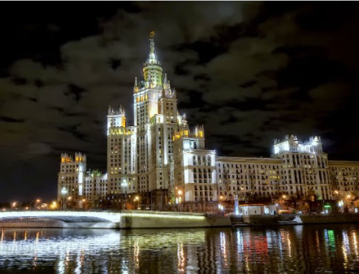 Сколько сталинских высоток в Москве?