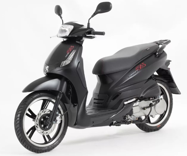 Что добавила компания Пежо в 1903 году в ряд своей продукции?