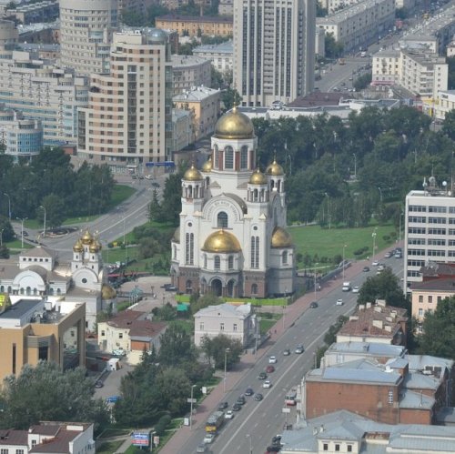 Какой крупный азиатский город России раньше назывался Свердловском?