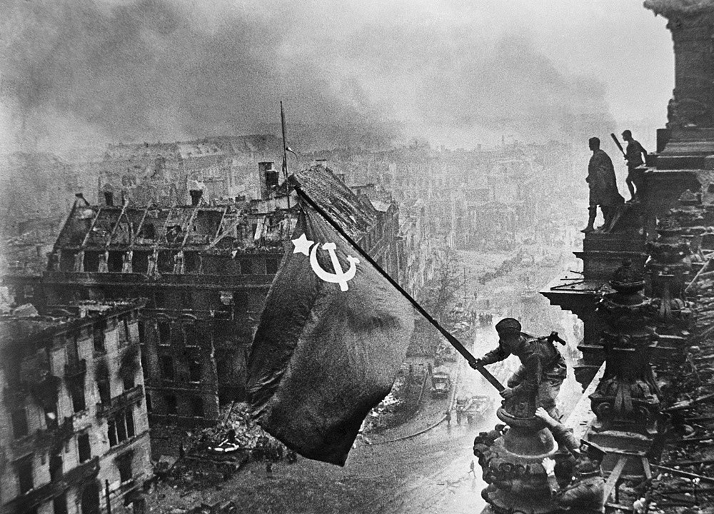 Кто водрузил Знамя Победы на Рейхстаге 1 мая 1945 года?