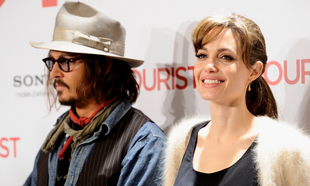 В каком фильме Джонни Депп снялся вместе с Анджелиной Джоли?