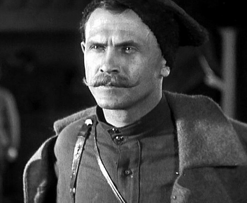 Актёр, сыгравший комдива в фильме братьев Васильевых «Чапаев» 1934 года: