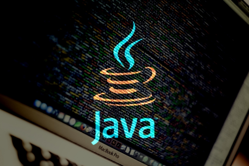 В Java для объявления переменной вещественного типа можно использовать ключевое слово