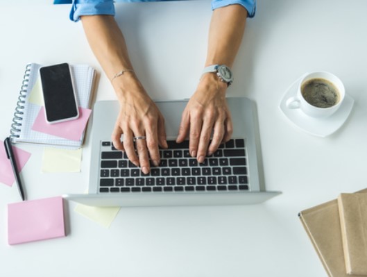 ЕСЛИ ЧЕЛОВЕК ПИШЕТ КАПСЛОКОМ – ЗНАЧИТ ЛИ ЭТО, ЧТО ОН НА ВАС КРИЧИТ?