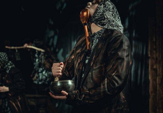 «О, в милосердии двойная благодать: блажен и тот, кто милует, и тот, кого он милует. Всего сильнее оно в руках у сильных; королям оно пристало больше, чем корона». Шекспир,«Венецианский купец».В каком произведении в качестве эпиграфа использовалась цитата